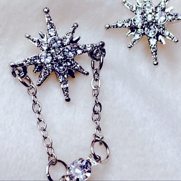 ❤️Seller’s Pick❤️ ❣️$25/3❣️ Star Rhinestones Difference Silver Earrings - Picture 5 of 10